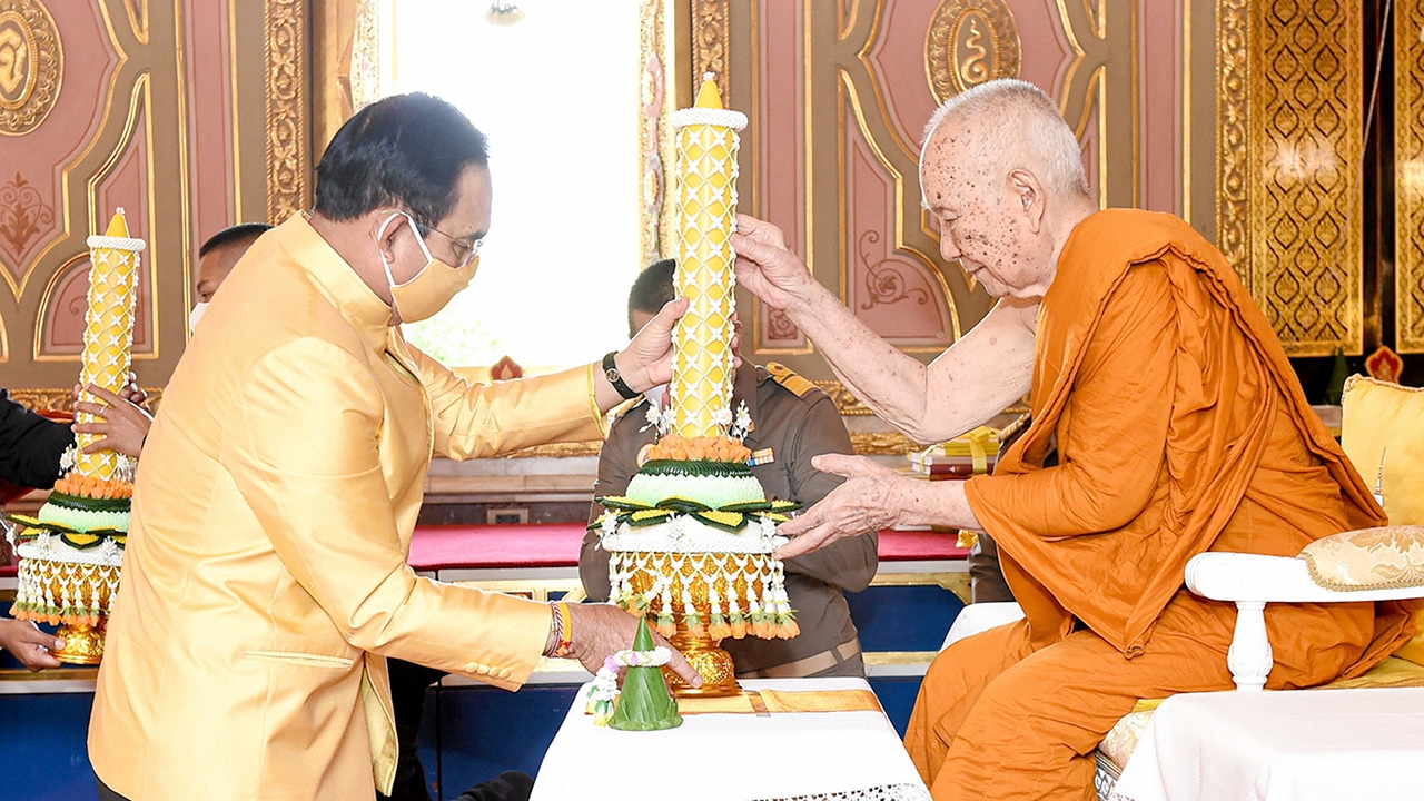 “บิ๊กตู่” เข้าเฝ้าถวายเทียนพรรษา แด่ “สมเด็จพระสังฆราช” เนื่องในเทศกาลเข้าพรรษา