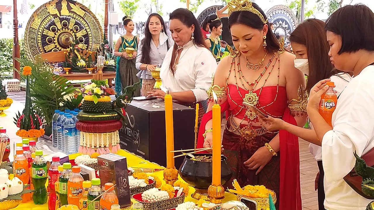 บุ๋ม ปนัดดา รำถวายพ่อปู่ศรีสุทโธ คอหวยไม่พลาด "เลขเด็ด" ขันน้ำมนต์คำชะโนด