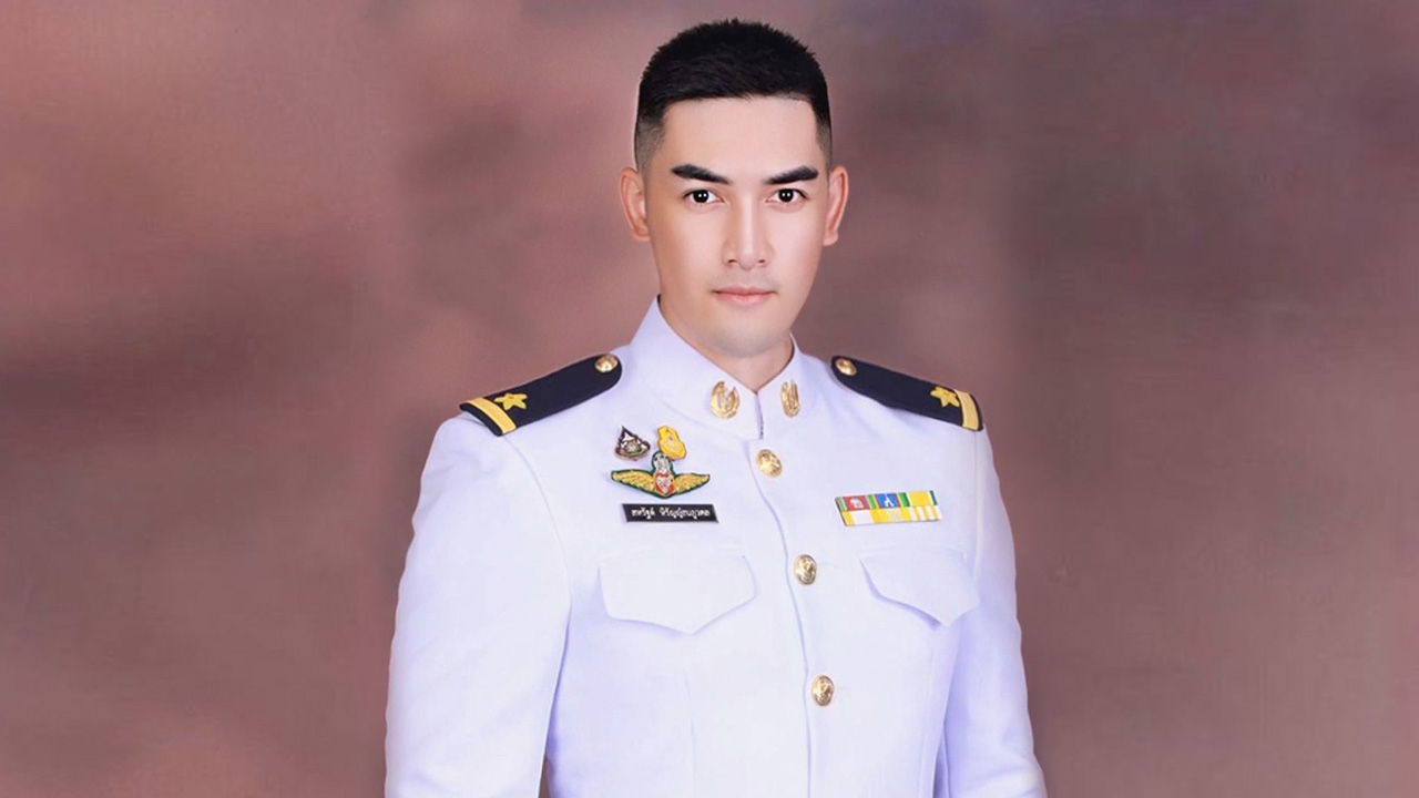 สิงโต เดอะสตาร์ สวมเครื่องแบบทหารอากาศ หล่อ ดูดี กล้ามแน่นมาก