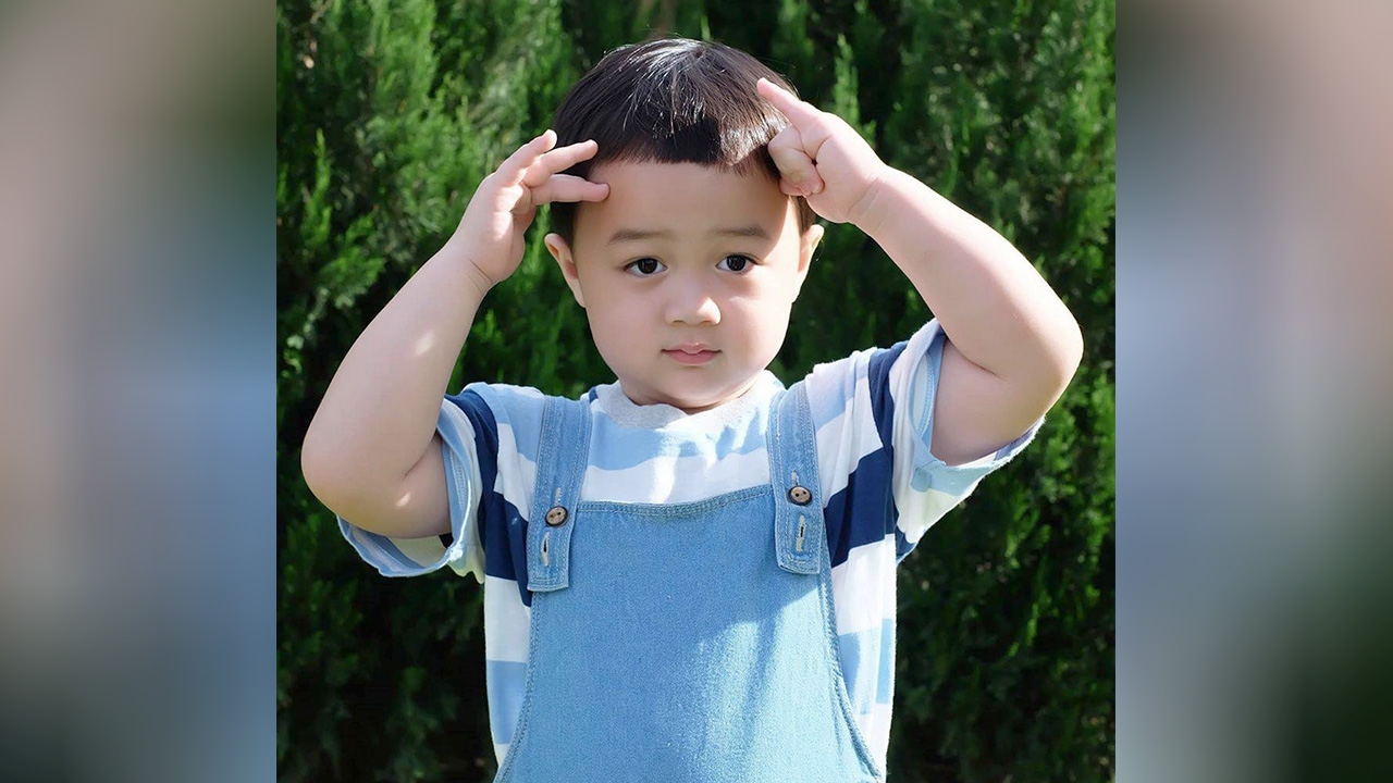 ชมความน่ารัก น้องพายุ แจกความสดใสในลุคผมม้าเต่อ เห็นแล้วเอ็นดูมากๆ