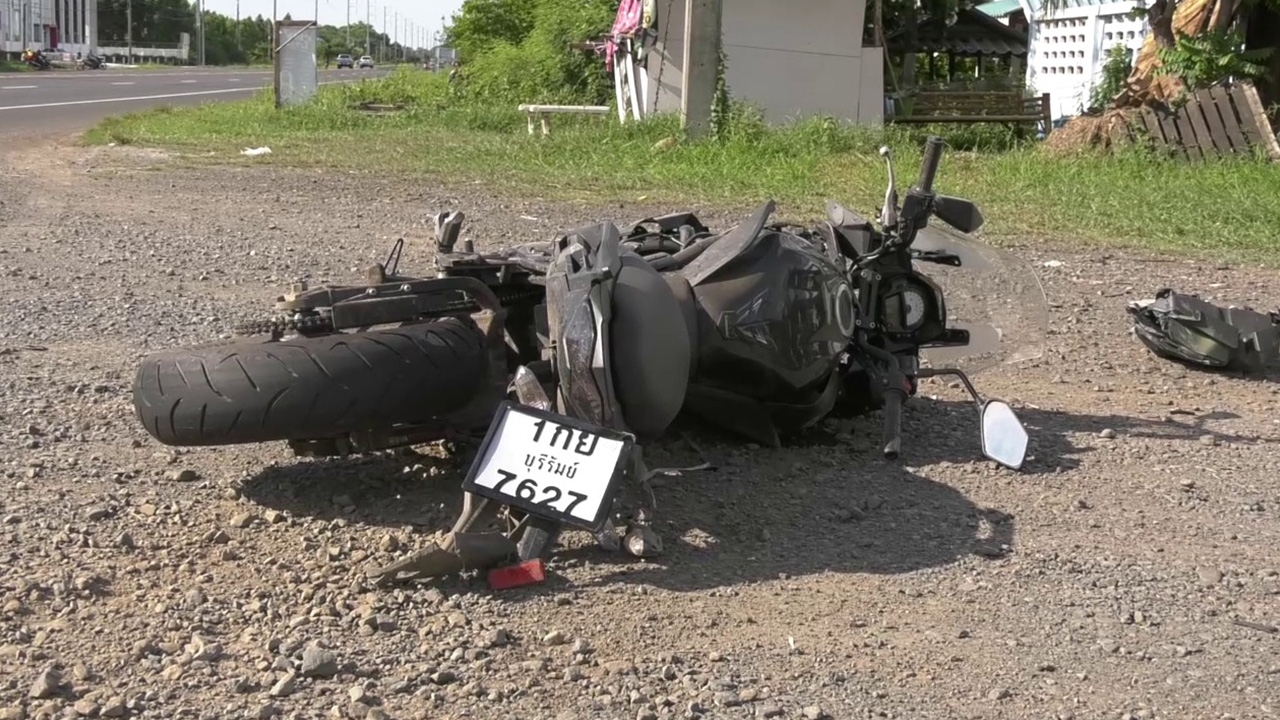 บิ๊กไบค์ชนรถดัมพ์ที่บุรีรัมย์ ฝรั่งเบลเยียมคนขี่ ขาแหลกอาการสาหัส