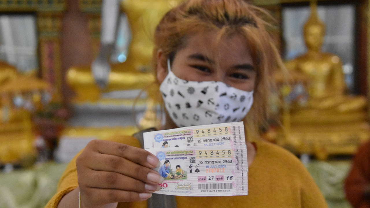 สาวไทยดวงปัง ขอพรวัดดังก่อนกลับเกาหลี ถูกหวยรางวัลที่ 2 ระหว่างกักตัวโควิด