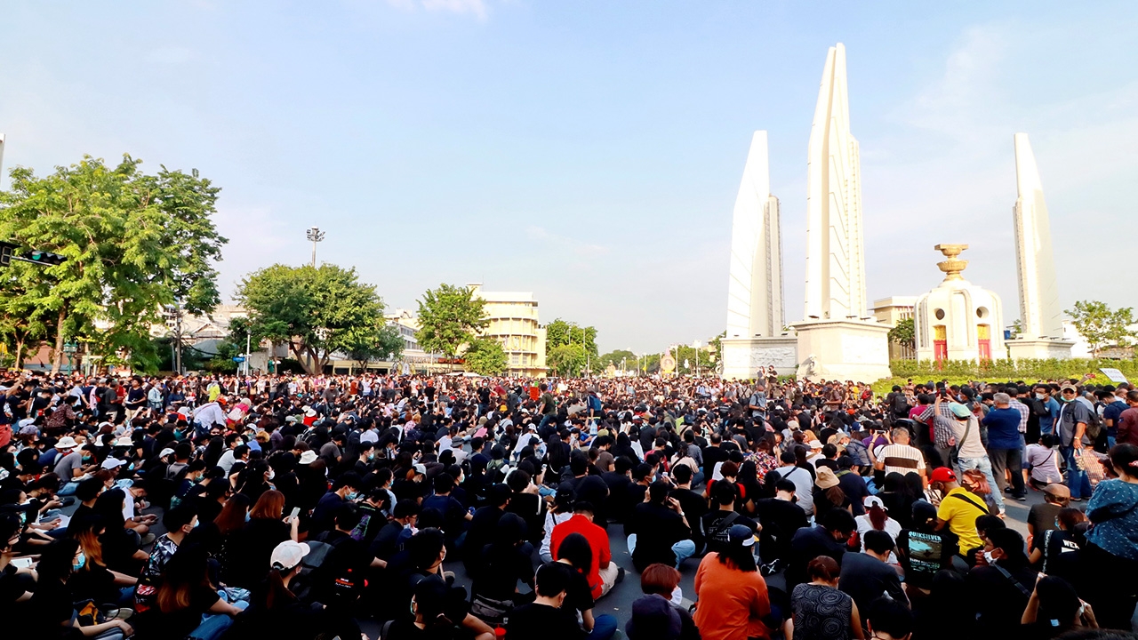 เปิดไทม์ไลน์ ชุมนุมไล่รัฐบาลบิ๊กตู่ เป็นครั้งแรกภายใต้ พ.ร.ก.ฉุกเฉิน