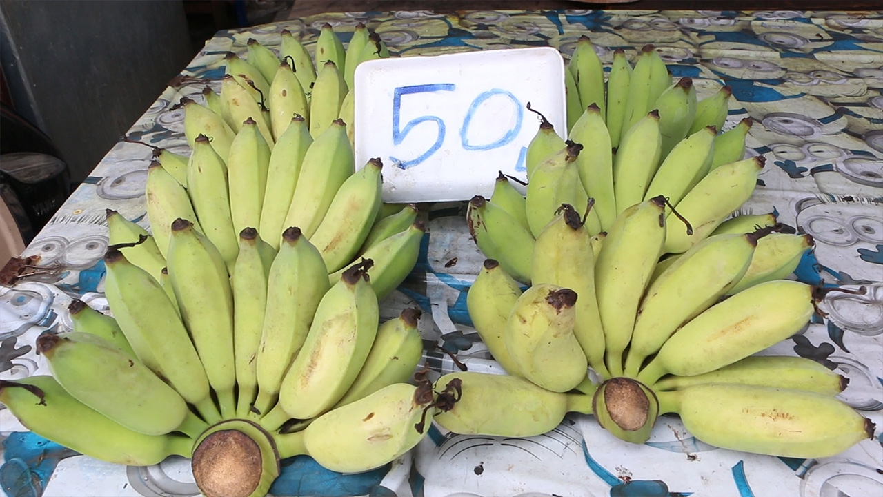 ธรรมชาติโหดร้าย กล้วยน้ำว้าขาดตลาด แม่ค้ากล้วยทอดโอด ไม่มีของมาทอดขาย