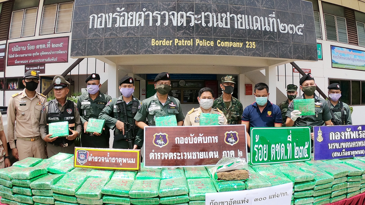 จับแก๊งขนกัญชาข้ามชาติ กว่า 300 กก. เผย 2 เดือนยึดกว่า 1 ตัน
