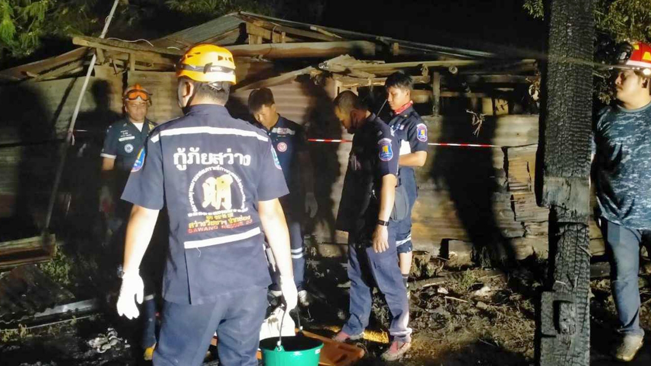 สลด ลุง 61 บ้านไม่มีไฟฟ้า จุดตะเกียงนอน ไฟไหม้คลอกคากองเพลิง 