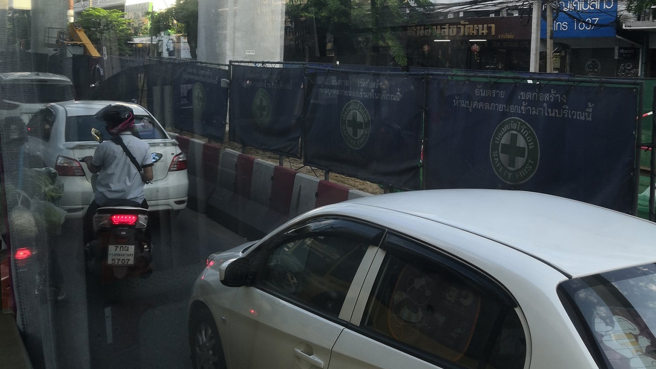 สภาพการจราจรเช้านี้ ถนนลาดพร้าวรถติดยาวสาหัส ไม่ขยับกว่าครึ่งชั่วโมง