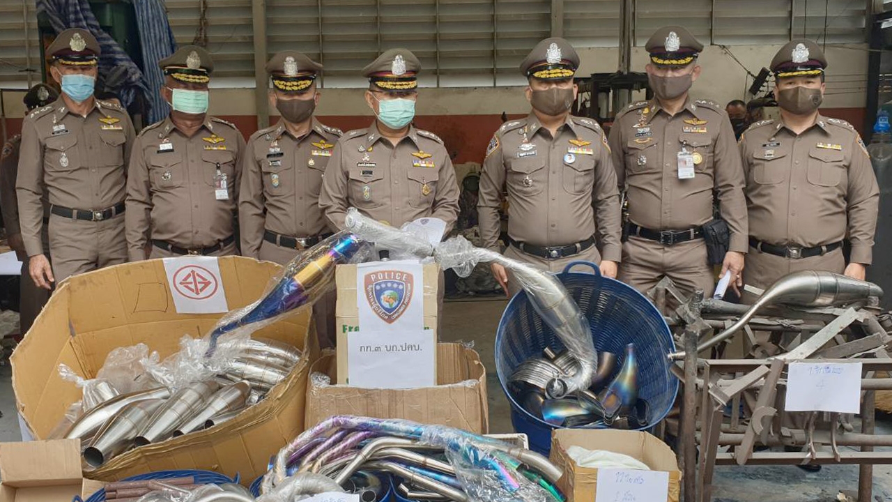 ทลายโรงงานแต่งท่อไอเสียไม่มีใบ มอก. เตือนผู้ปกครองถอยรถให้แว้นมีความผิด