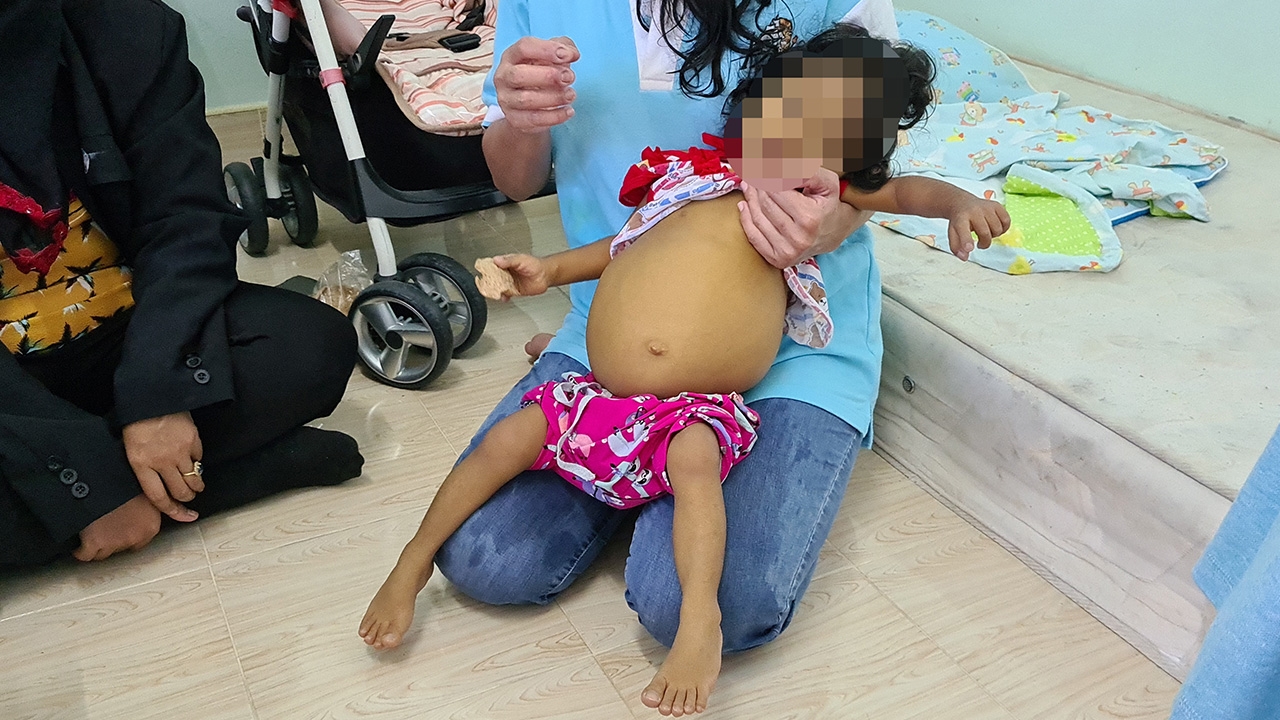  "น้องอันนา" หนูน้อยวัยขวบกว่า ป่วยท้องโตตับไม่ดี วอนคนใจดีช่วยค่าหมอ