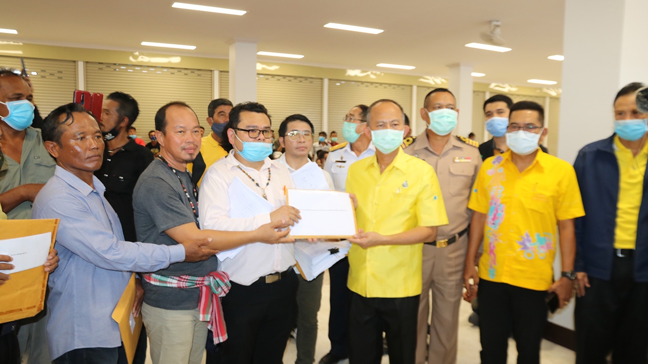 ผู้เลี้ยงหอยอ่าวบ้านดอน ยื่นถอนคำสั่งรื้อขนำ รองผวจ.สุราษฎร์รับไปพิจารณา