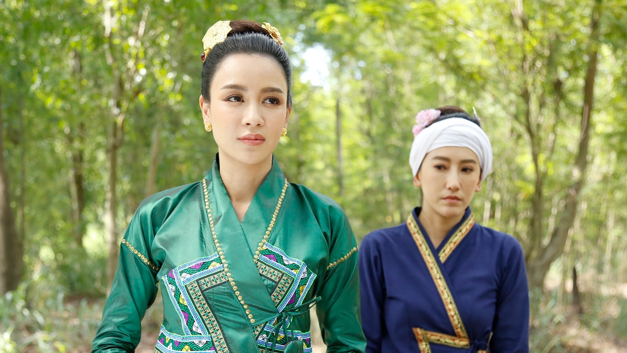 “เบนซ์-ต่าย” ถกผ้าซิ่นวิ่งหนีโจร “โอม-ภูมิ” ขี่ม้าขาว ปราบโจร กระเจิง ใน “ภูตรัตติกาล”