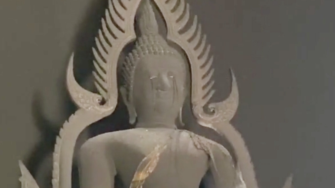 คล้ายรอยคราบน้ำตาที่องค์พระประธาน หลังไฟไหม้โบสถ์ เสียหายทั้งหลัง