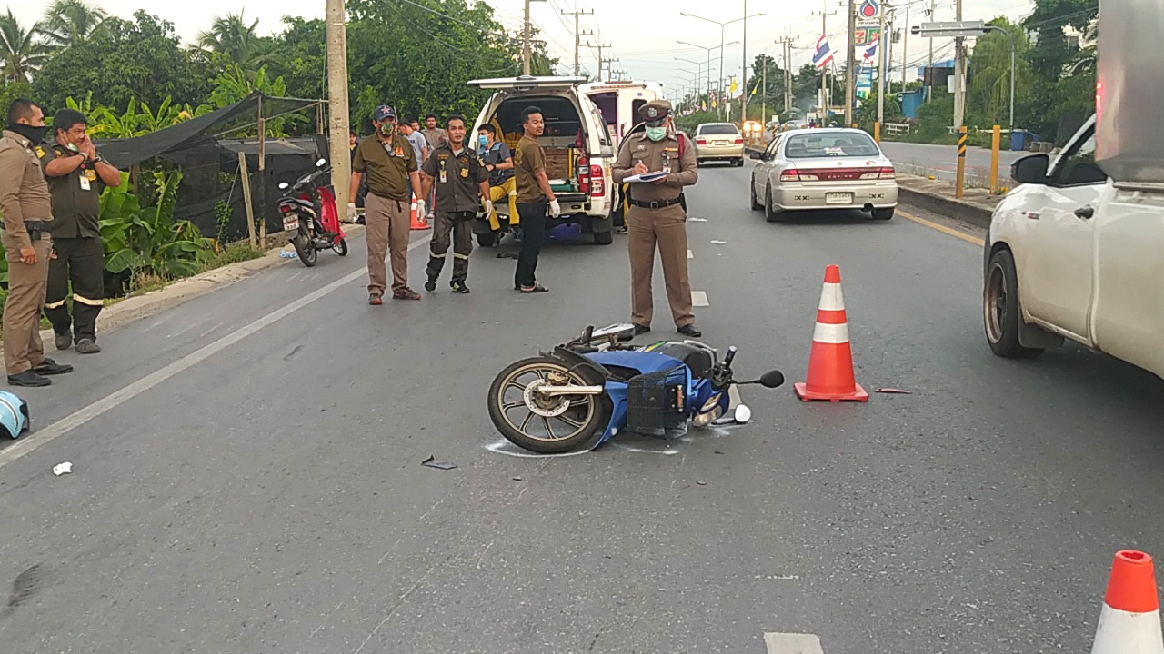 ลุงขี่จยย.กลับรถตัดหน้า หนุ่มซีบีอาร์ 300 ชนกระเด็นอัดเสาไฟฟ้าหัวขาดตาย