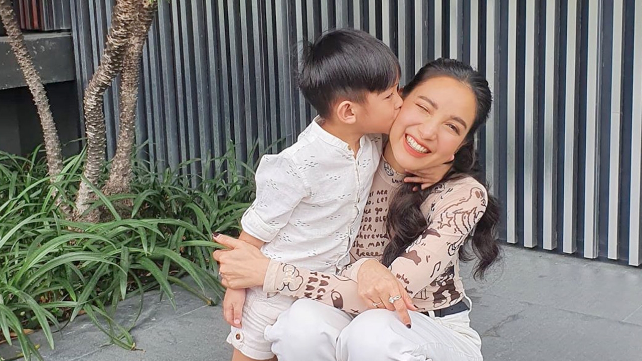 เอ็นดู น้องเรซซิ่ง ลูกชายแพท ณปภา โชว์เต้น "จินนี่จ๋า" ยอดคนดูถล่มทลาย (คลิป)