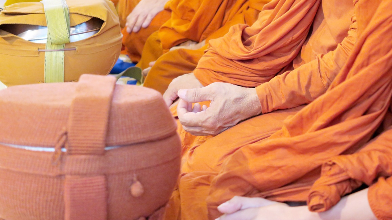 ไม่รู้ติดจากไหน 2 พระสงฆ์ไทยในสหรัฐฯ ป่วยโควิด-19 อาการยังหนัก 