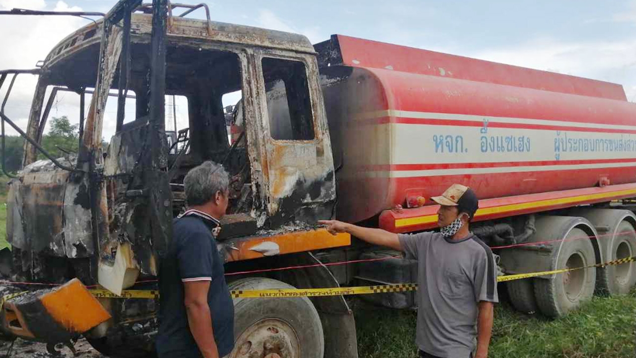 วางเพลิงเผาวอด รถบดถนน ผู้รับเหมาต่างถิ่นชนะประมูลที่ระยอง  