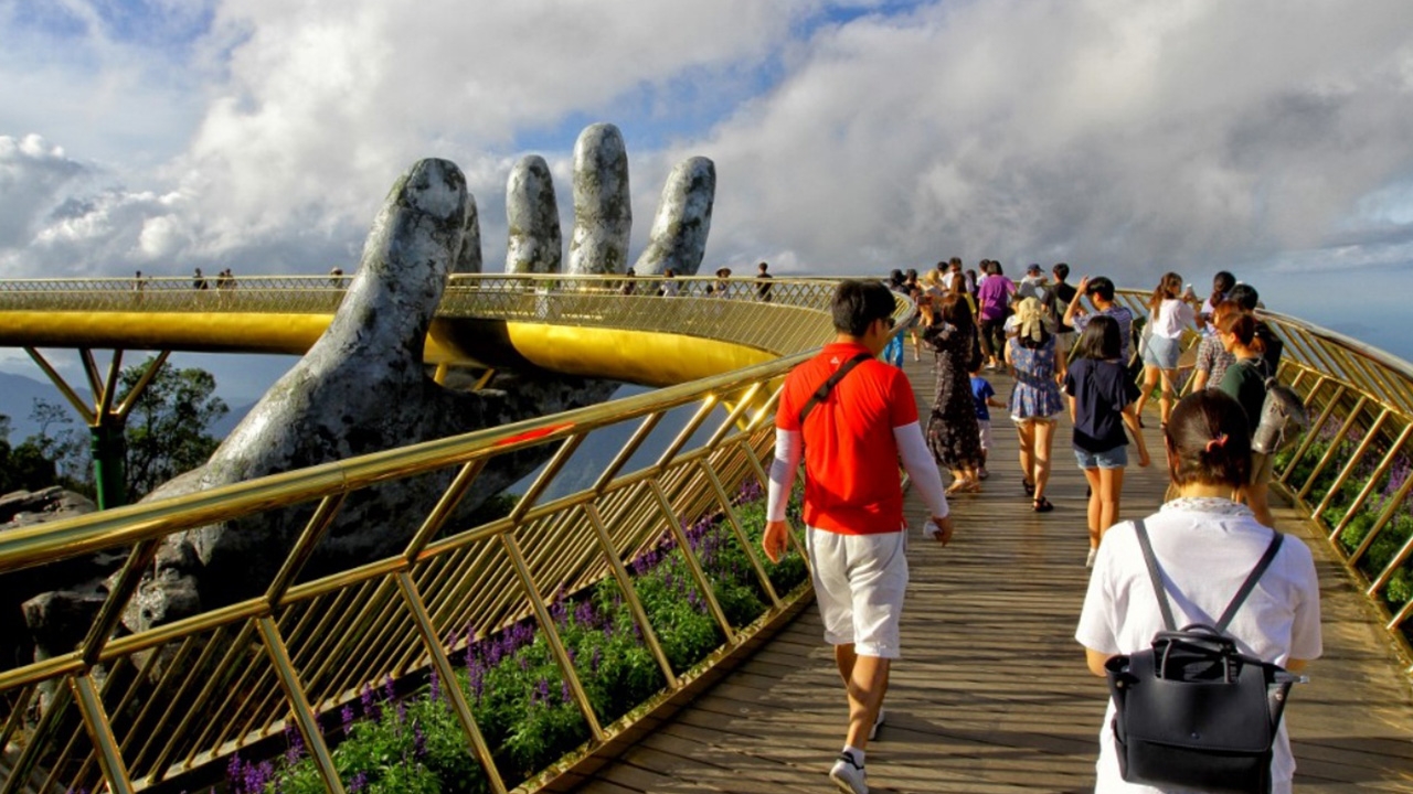 เวียดนามเครียด เร่งอพยพ นทท. 8 หมื่นออกจากดานัง หลังพบติดโควิดแล้ว 3 