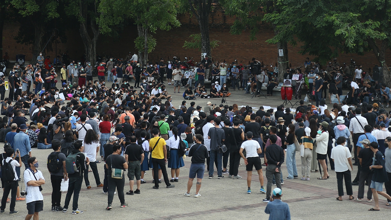 แฟลชม็อบคึกคัก หลายจังหวัดทั่วไทย ฮือต้าน รบ. ทวงคืนประชาธิปไตย