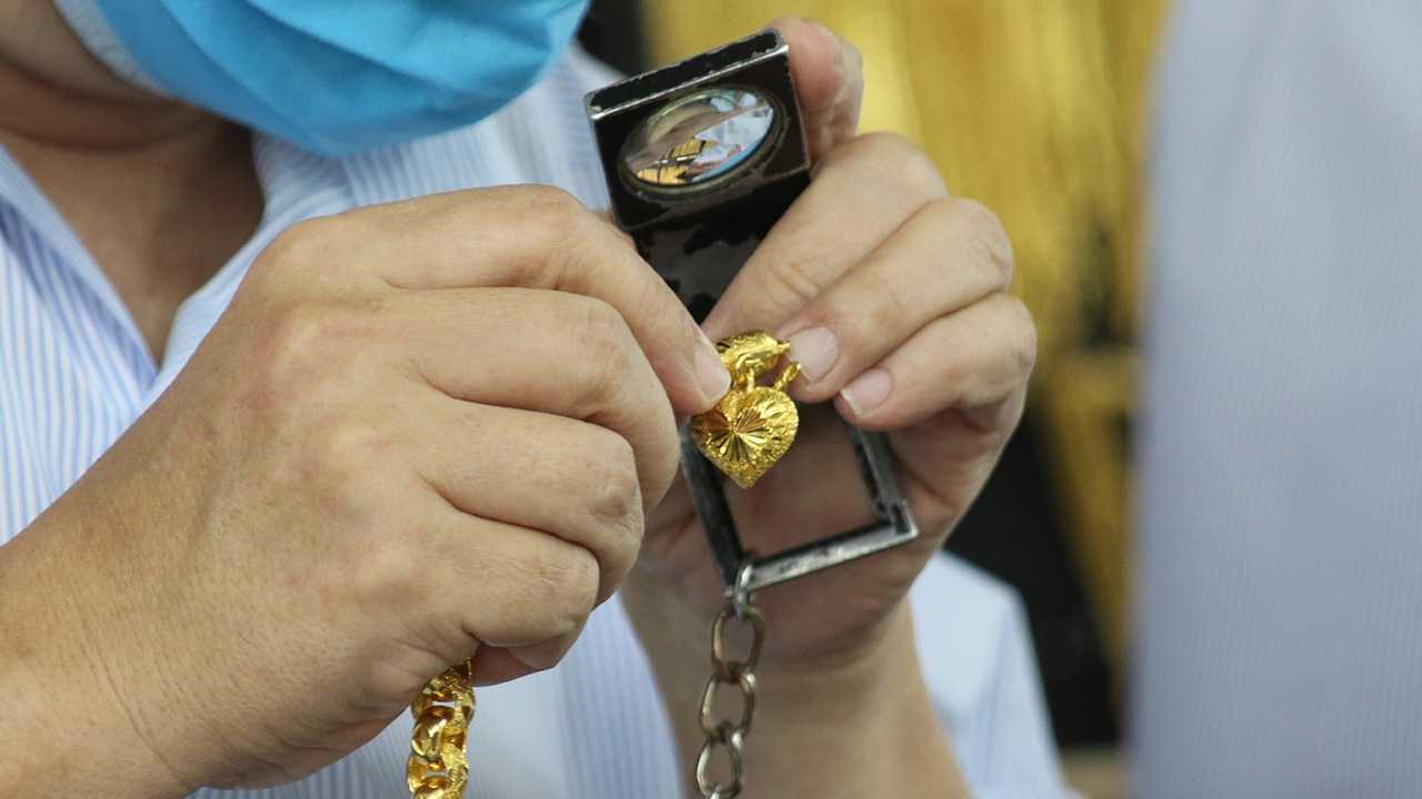 ชาวมุสลิมแห่ขาย "ทองคำ" เตรียมฉลอง "ฮารีรายอ" หลังราคาขยับใกล้ 3 หมื่น