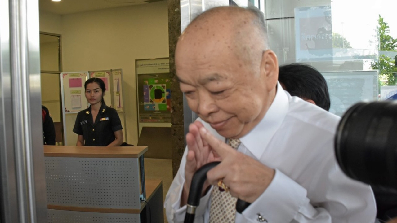 ย้อนความทรงจำ "สุรพงษ์ โตวิจักษณ์ชัยกุล" ผู้สร้างวีรกรรม คืนพาสปอร์ตให้"ทักษิณ"