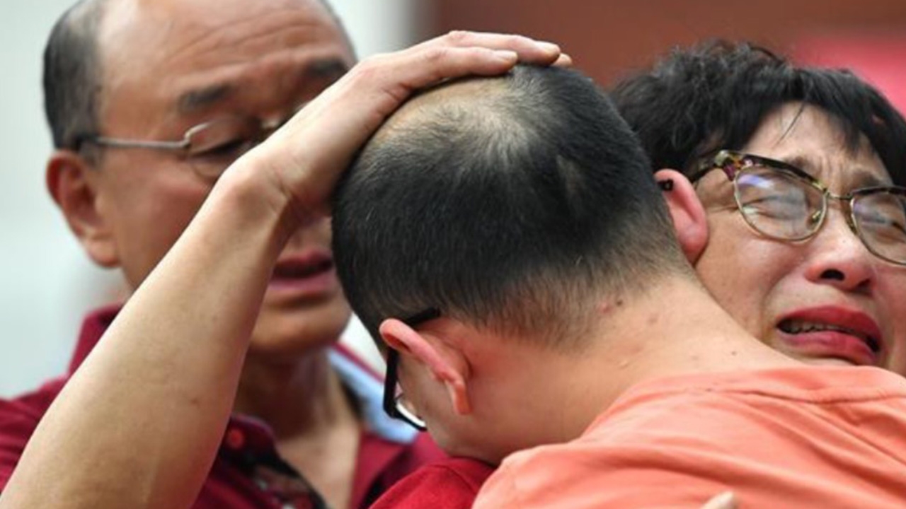 สองสามีภรรยาชาวจีนสุดดีใจ ได้เจอลูกชาย โดนแก๊งลักเด็กขโมยไป 32 ปีก่อน