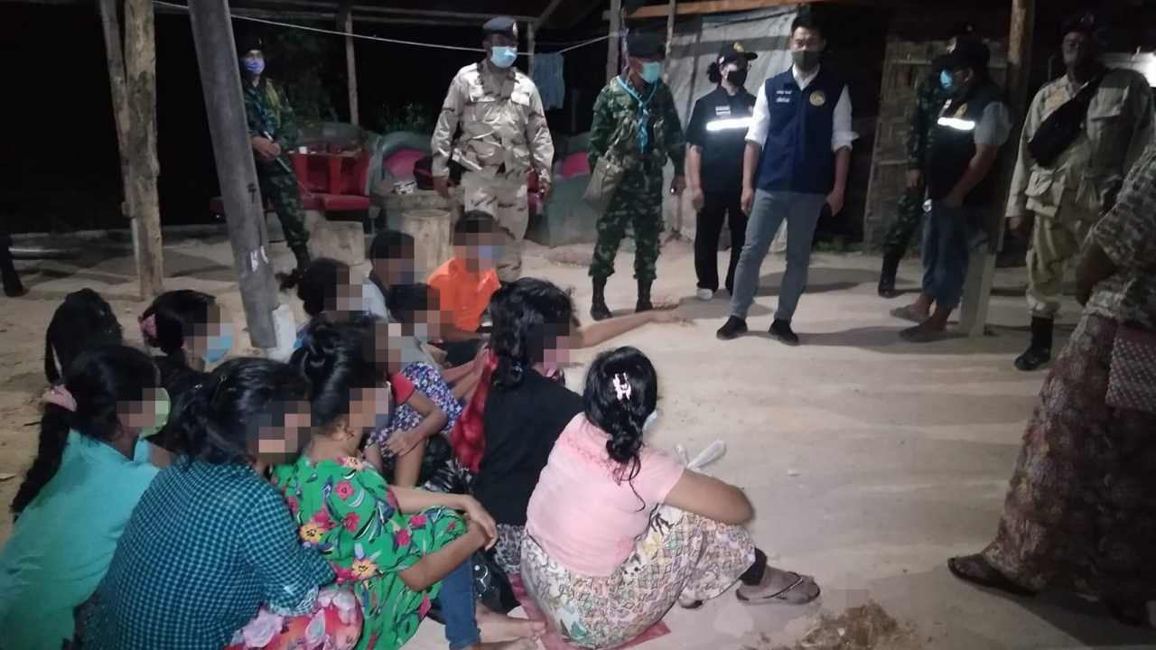 จับ 12 โรฮีนจาหนีตาย จ่ายนายหน้า 1 แสน ถูกลอยแพทิ้งไว้ริมน้ำเมย 