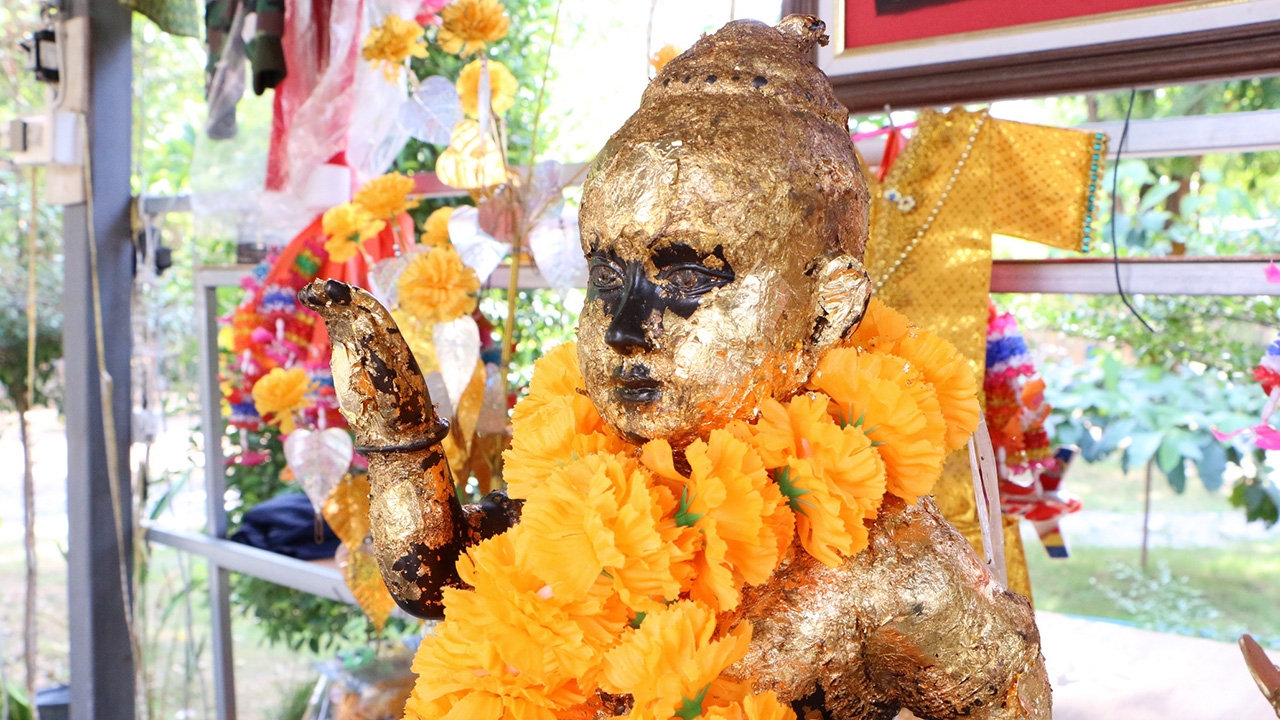 สายหวยออกเดินทาง ขอ "เลขเด็ด" กุมารแก้วปิ่นเพชร ได้ 3 ตัวกลับกันเอง