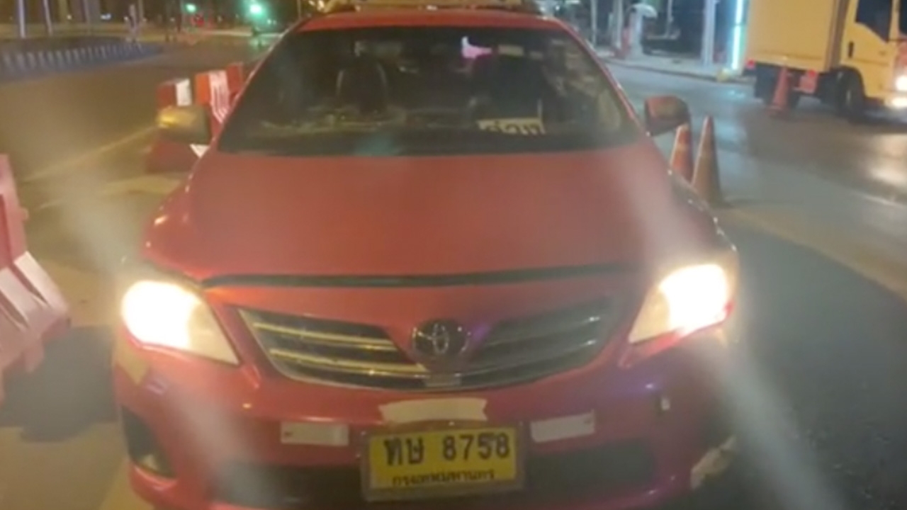 ตะลึงทั้งด่าน แท็กซี่สายมูติดเครือเถาหลงทั้งคัน ชี้ของเสน่ห์ทรงอานุภาพ