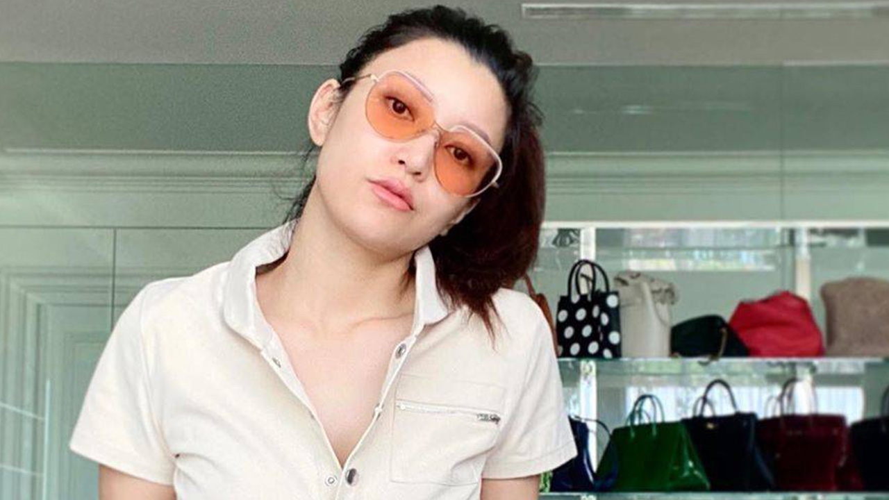 เอมมี่ มรกต ชี้แจงแล้ว หลังถูก มดดำ พาดพิงปม แต้ว คุย ไฮโซณัย (คลิป)