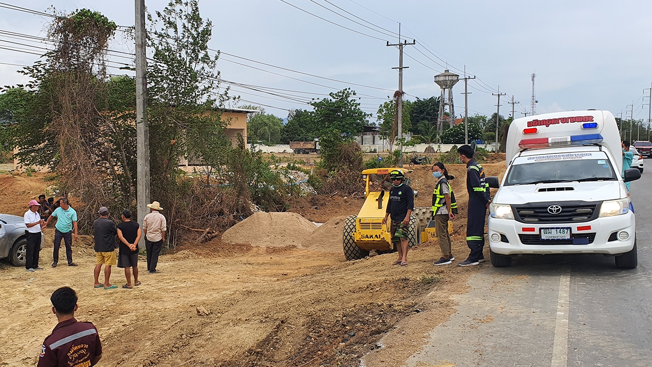 คุณปู่วัย 79 ขับกระบะวูบชนเก๋งคว่ำ 3 ตลบที่แม่สอด โชคดีไม่เป็นอะไร