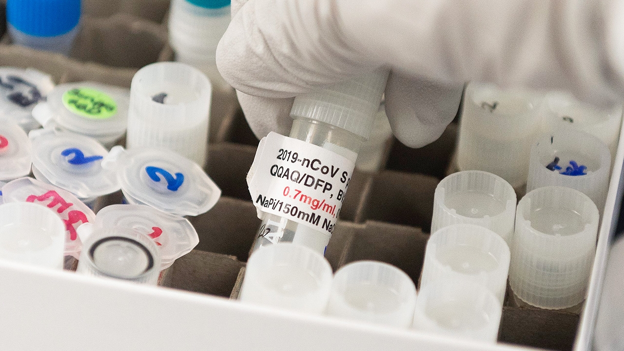 ผลทดลองขั้นต้นชี้ ผู้รับวัคซีน ‘โมเดอร์นา’ สร้างสารภูมิต้านทานโควิด-19