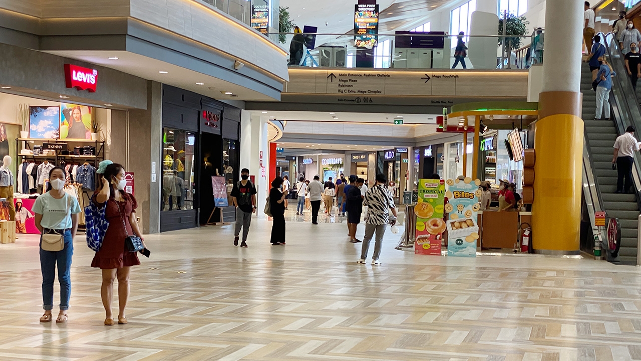 เมกา บางนาเข้าสู่ปกติ คุมเข้มกันโควิด-19 หลังคนแห่เดินจนห้างแตกวานนี้