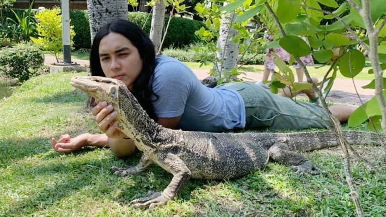 ยอมใจในความมุ้งมิ้ง แน็ก ชาลี นอนเกาคาง-ชมวิวกับ เจ้าบุญช่วย เพื่อนรัก