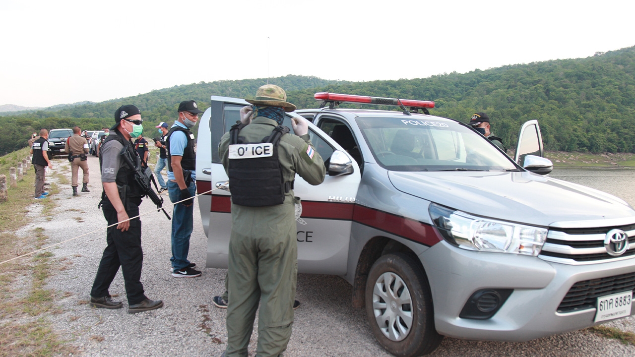 รู้ตัวแก๊งค้ายานรก ชิงรถตำรวจแหกด่านหลบหนี เชื่อยังกบดานนครพนม