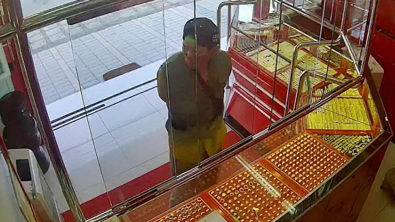 ตร.เลยปิดเมืองล่า โจรสูงยาว วิ่งราวทอง 2 บาท ร้านดังวังสะพุง 