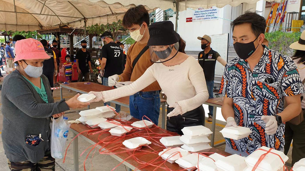 ผู้ประกาศข่าวช่อง 8 ร่วมปันน้ำใจ มอบอาหารให้กับผู้เดือดร้อนในช่วงโควิด-19