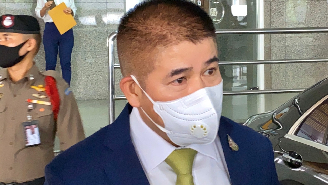 ธรรมนัส โผล่สำนักงานตำรวจแห่งชาติ ปัดหารือมือยิงเลเซอร์ ตามหาความจริง