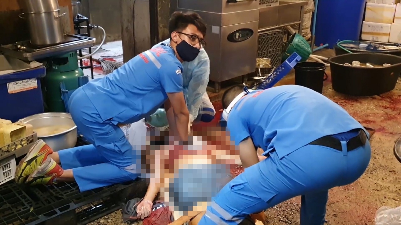 แค้นแฟนสาววัย 17 ทิ้งไปมีคนใหม่ หนุ่มโหด แทงอกกลางร้านหมูกระทะ