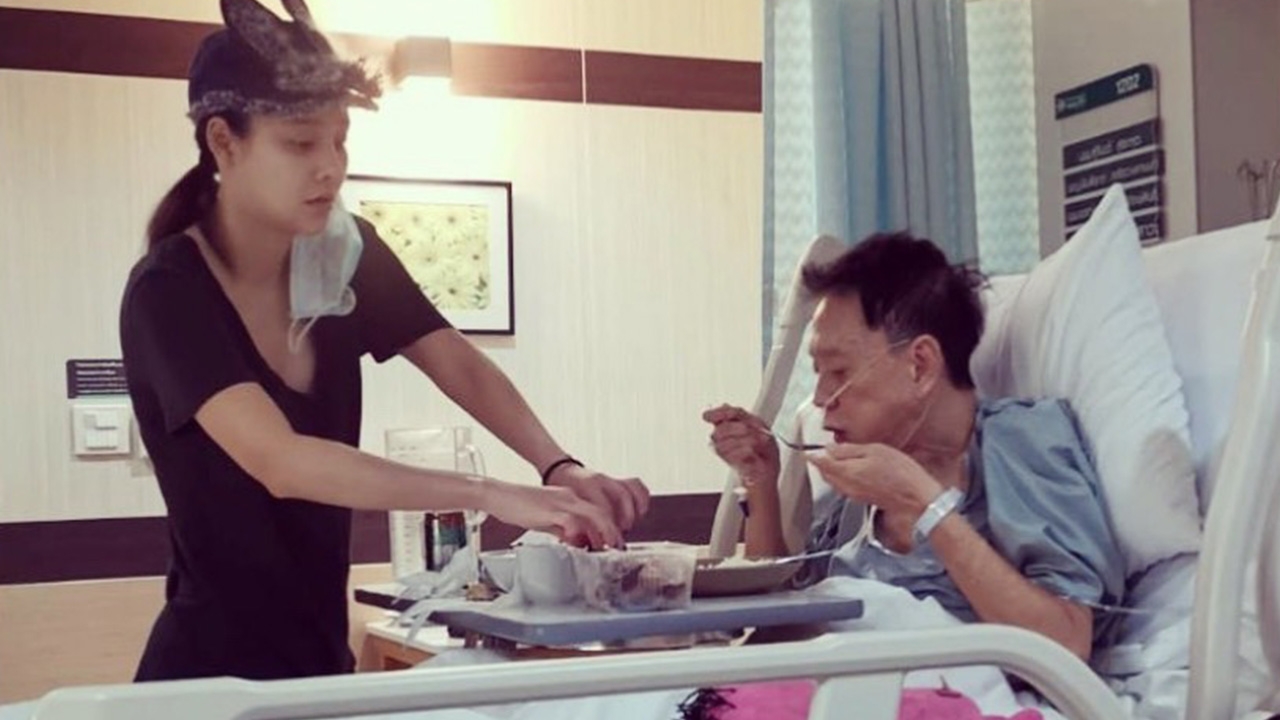 แตงโม นิดา ดูแล พ่อโส ไม่ห่าง หลังนอนโรงพยาบาล เพราะมีภาวะปอดรั่ว