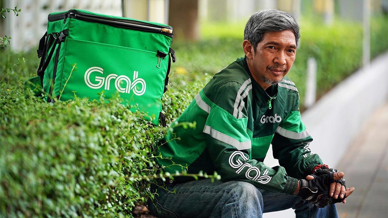 ไม่อายทำกิน “ไกด์-เชฟโรงแรมดัง” ตกงาน หันมาขับ Grab หาเลี้ยงครอบครัว