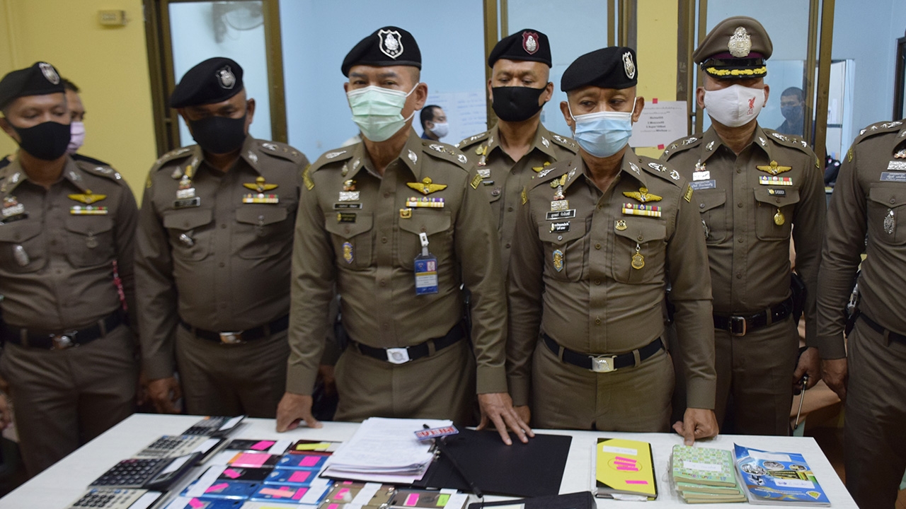 ตม.บุกทลายบ่อนออนไลน์รายใหญ่ ชายแดนแม่สาย เผยเงินสะพัดเป็นร้อยล้านบาท