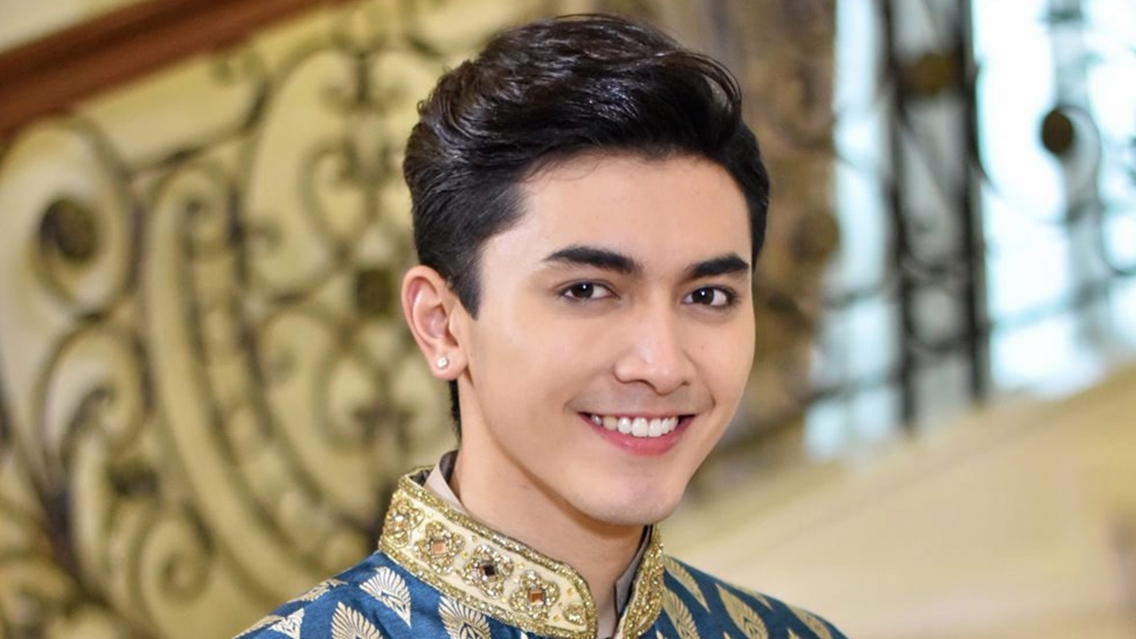 "ภณ ณวัสน์" พ่อค้าแซ่บขายเก่ง คนแห่ประมูลชุดสวยจาก "ฟากฟ้าคีรีดาว" ราคาพุ่งแรง