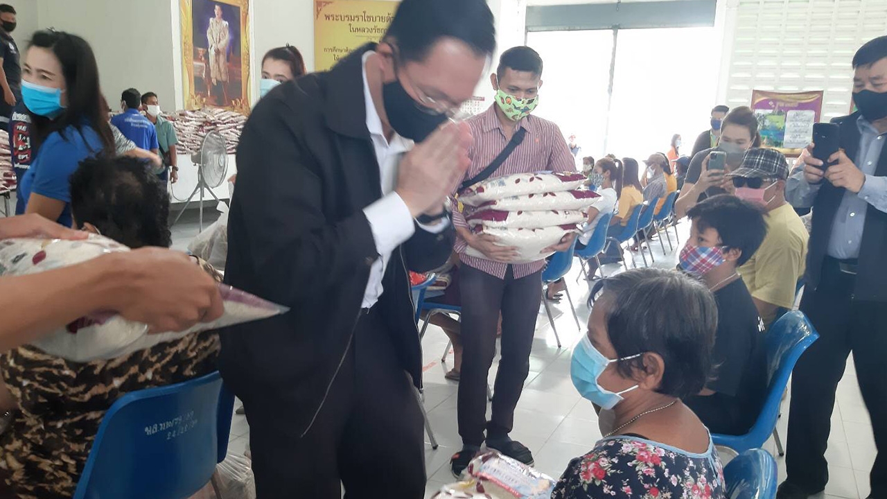 "อัครเดช" ปลื้มผู้ป่วยติดเตียงราชบุรีชื่นชมรัฐบาล หลังนำทีมลงมอบของ 