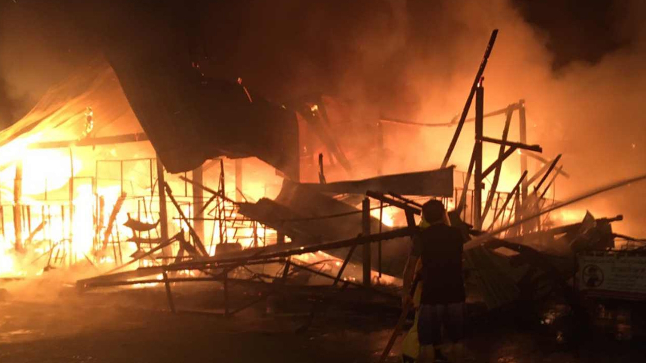 ไฟไหม้วอดกลางดึก ตลาดสดวังกะ สังขละบุรี เสียหาย 20 ล้าน 