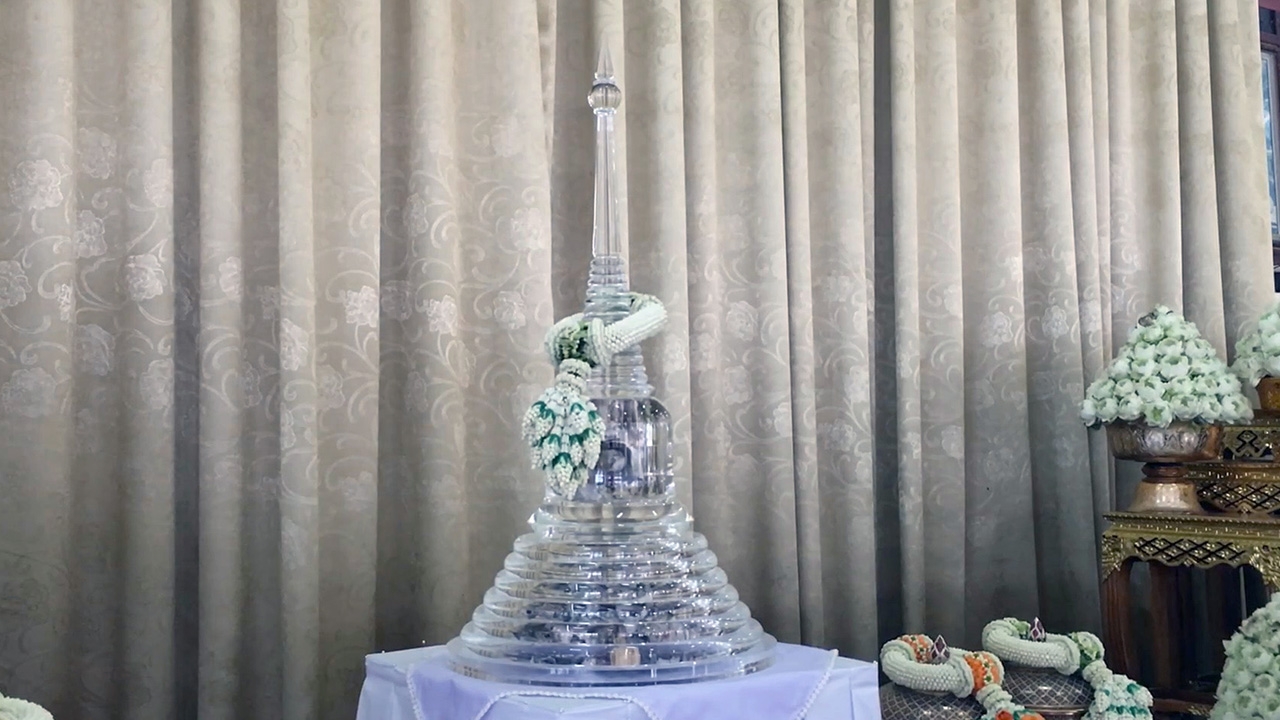 วัดป่าบ้านตาด แจงเก็บอัฐิธาตุ "หลวงพ่อสุดใจ" ใส่เจดีย์แก้วบนศาลาหน้าวัด