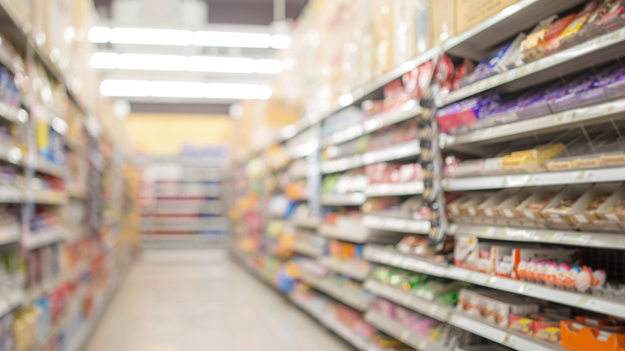 เตือนอย่าหลงเชื่อ หญิงป่วย "โควิด-19" ล้มกลางห้างดังในเมืองระยอง