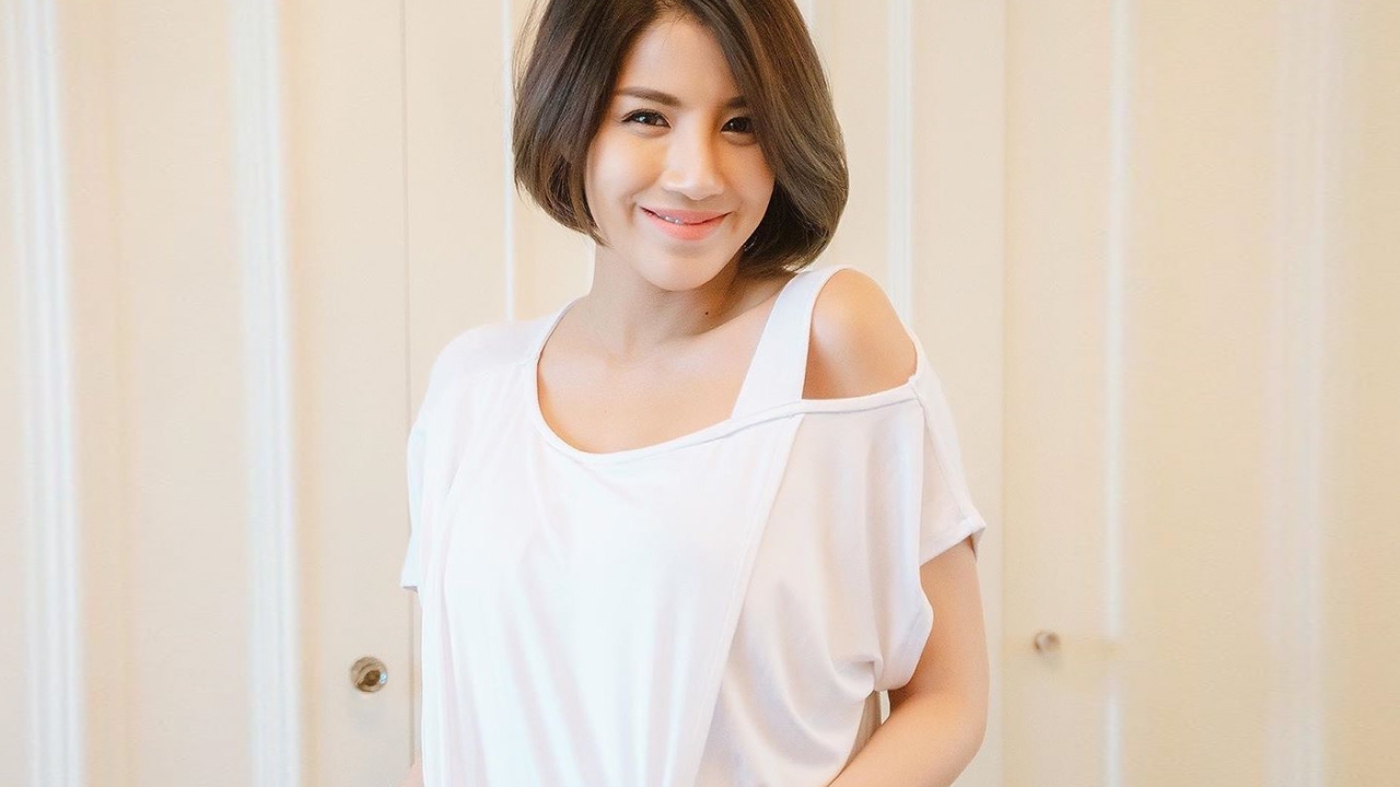 ใบเตย อาร์สยาม เจอชาวเน็ตแฉ ไลฟ์ขายแบรนด์เนมมือสองแพงเกินจริง