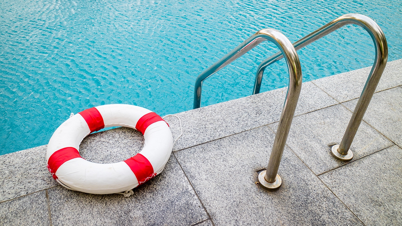 หมอเตือน สระว่ายน้ำเสี่ยงแพร่โควิด-19 ย้ำ "คลอรีน" ไม่ได้ฆ่าเชื้อได้ทุกอย่าง