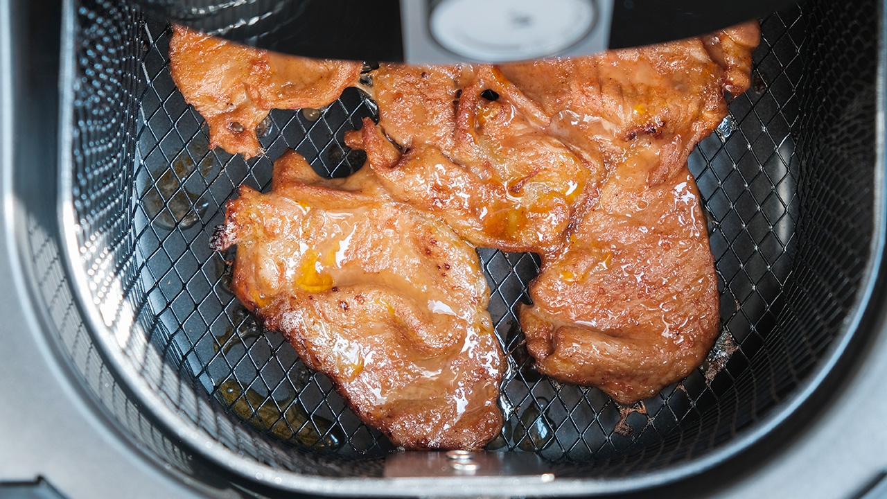 "หม้อทอดไร้น้ำมัน" ทำไม่ได้ทุกอย่าง เตือนอย่านำพลาสติกเข้าไปอุ่นอาหาร