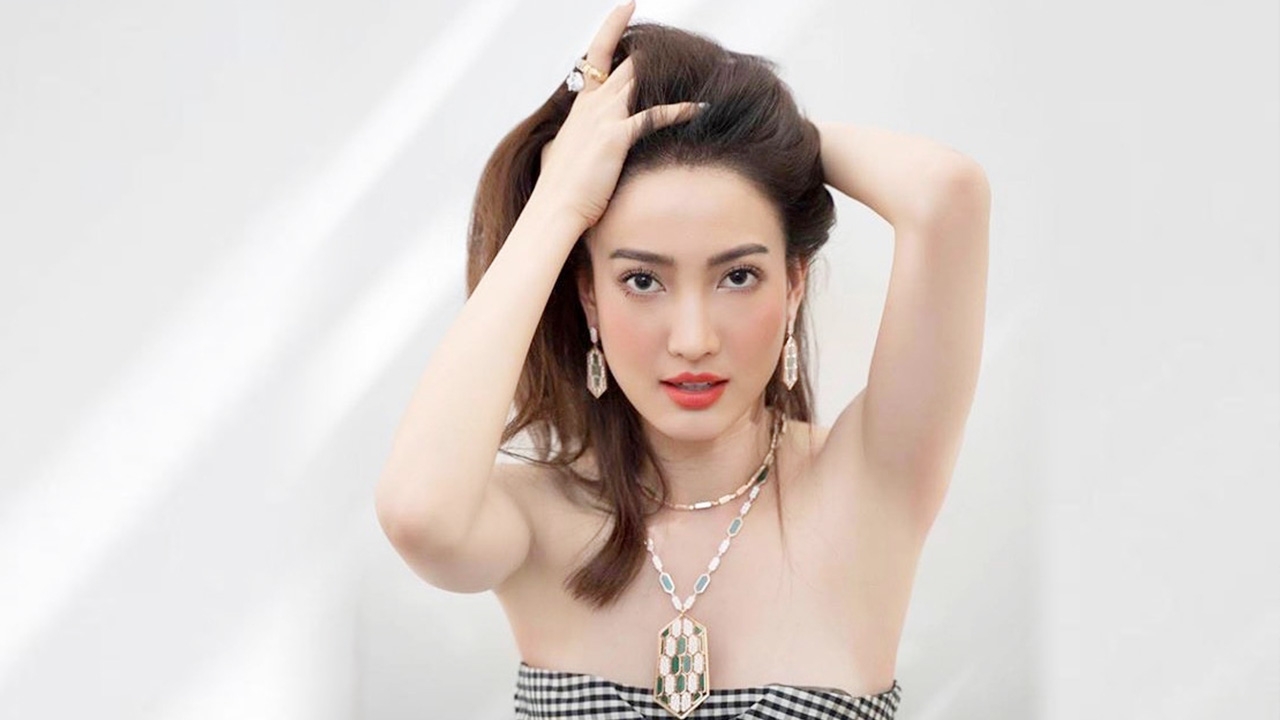 ไอจีแทบแตก แต้ว ณฐพร โพสต์ภาพในชุดเกาะอก อวดผิวขาวเนียน 